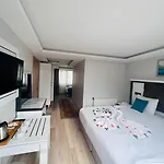 Maritime מלון 3*